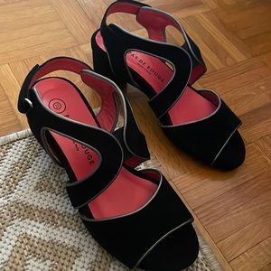 PAS DE ROUGE Italian Circle Block Heel Velcro Strap Black Velour Heels